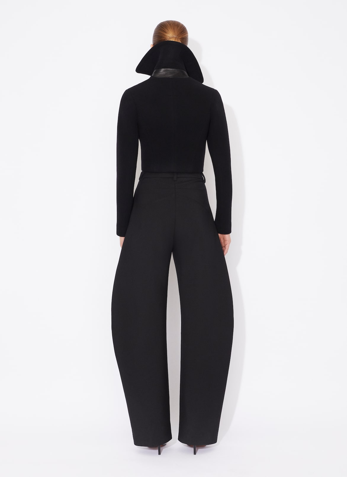 ROUND JEANS IN WOOL GABARDINE ALAÏA BLACK ROUND JEANS IN WOOL GABARDINE